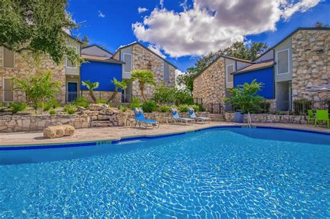  Canyon Oaks offers 1-2 bed, 1-2.5 bath units. Canyon Oaks is located in Thousand Oaks, San Antonio. There are 11 units available for rent starting at $864/month. Canyon Oaks offers 1-2 bedroom rentals starting at $864/month. Canyon Oaks is located at 16500 Henderson Pass, San Antonio, TX 78232 in the Thousand Oaks neighborhood. 